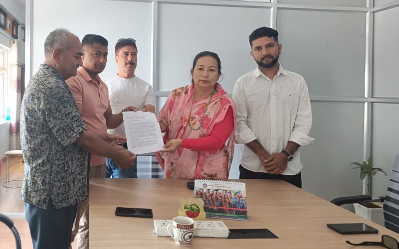 अभियान समितिद्वारा सरकारी जग्गा व्यक्तिको नाममा बाँडफाँड भैरहेको भन्दै ध्यानाकर्षण पत्र बुझाइयो