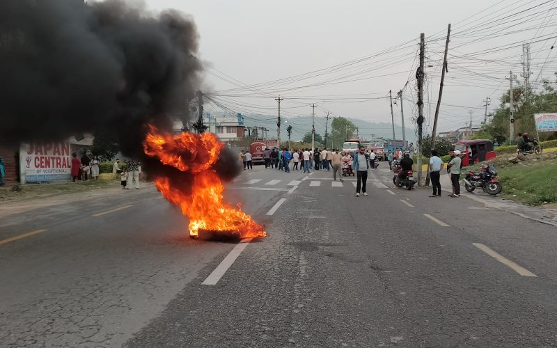 रिहाइको माग गर्दै सचेत नागरिक समूहद्वारा हेटौंडामा चक्काजाम