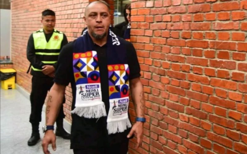 नेपाल आइपुगे ब्राजिलका पूर्व डिफेन्डर तथा विश्व फुटबलका आइकन रोबर्टो कार्लोस