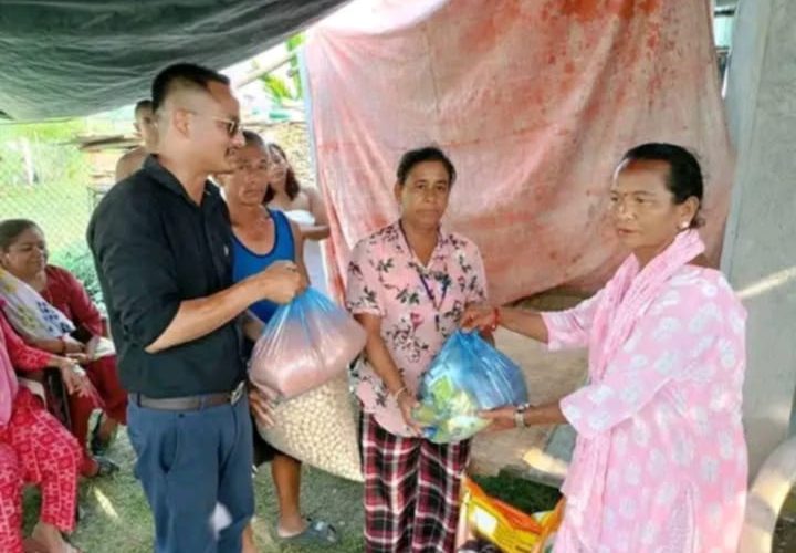 उर्लाबारी नगरपालिकाद्वारा मृतक परिवारलाई राहत वितरण