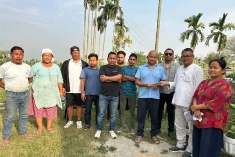 उर्लाबारी नगरपालिका हङकङ परिवारद्वारा क्यान्सर पीडित टेकबहादुर लिम्बुलाई आर्थिक सहयोग