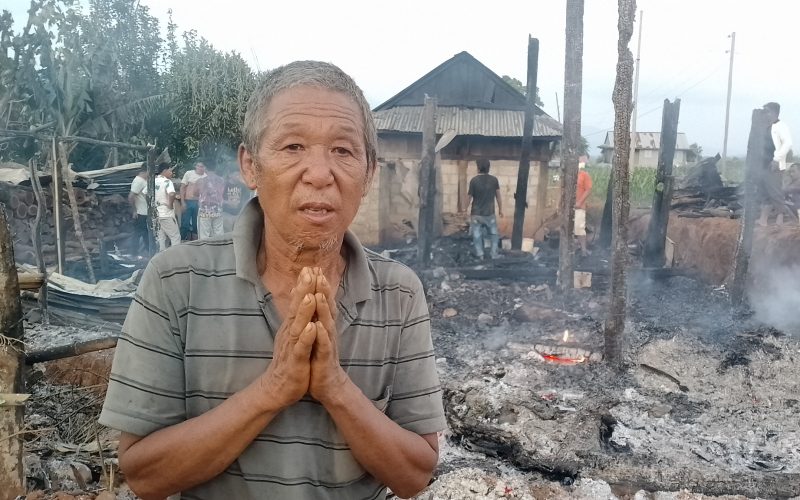 दुईवटा ग्यास सिलिन्डर पड्किँदा भान्सा सहित गोठ जलेर नष्ट