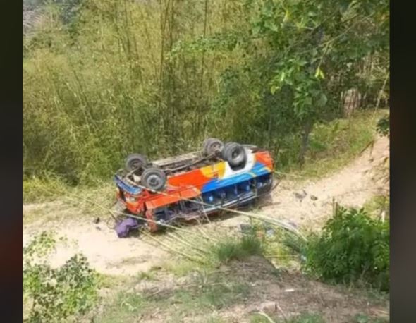 धनकुटामा बस दुर्घटना हुँदा १४ घाइते,४ जनाको अवस्था गम्भीर