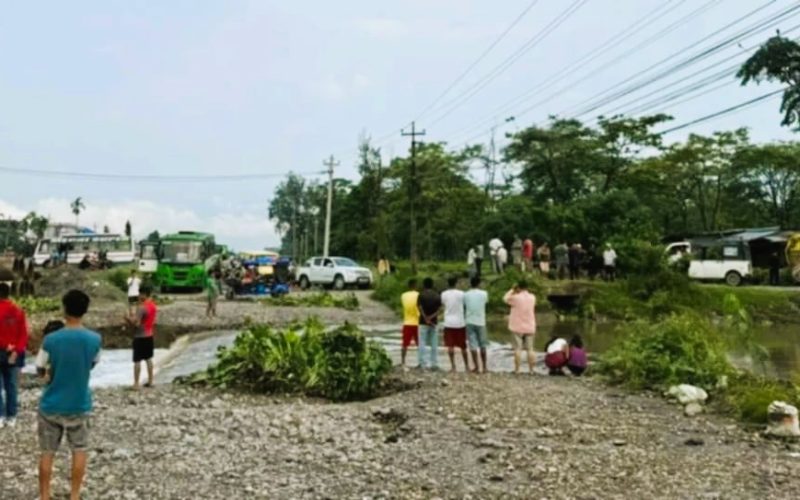 बाढीका कारण पूर्वपश्चिम राजमार्ग पनि अवरुद्ध