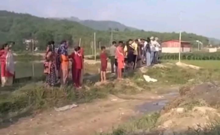 हेटौंडामा सडक भासिएर पिकअप भ्यान गायब