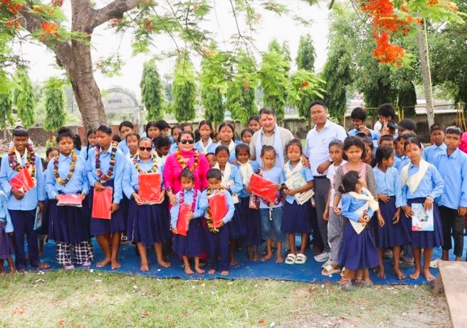 उदयपुरमा दृष्टिविहीन विद्यार्थीलाई ब्रेल शैक्षिक सामग्री सहयोग