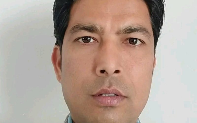 हेटौडा १ का वडाध्यक्ष सबिन न्यौपानेमाथि अज्ञात चार युवाहरू मिलेर कालोमोसो दले