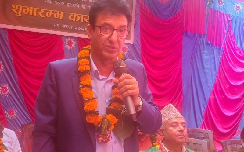 बन मन्त्रीले गरे पत्कर धुलो बनाउने मेसिनको उद्धाटन