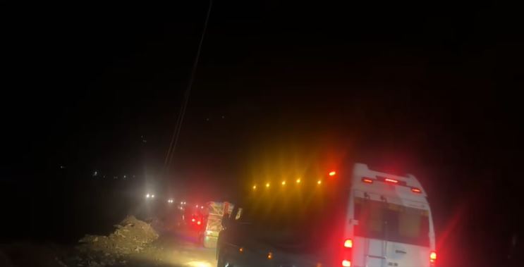 मुग्लिन–नारायणगढ सडक खण्डमा अवरुद्ध सडक सफाइपछि यातायात सुचारु