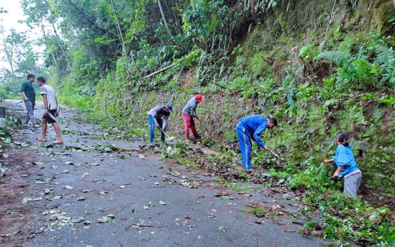 भीमेश्वर–४ सिरान देउरालीमा “आफ्नो गाउँ ठाउँ आफैं बनाउँ” अभियान अन्तर्गत सामूहिक श्रमदान