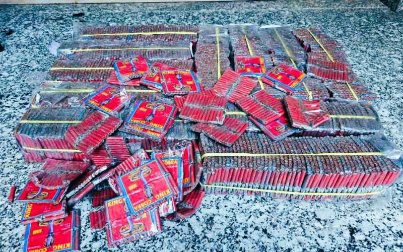 रातोमाटे प्रहरीले ५० हजार बराबरका प्रतिबन्धित पटाका बरामद
