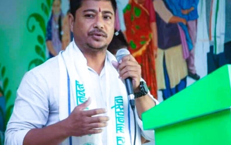 मकवानपुरका केही संस्थामा दशकौंदेखि एउटै नेतृत्व: पारदर्शिता र जवाफदेहितामाथि सामाजिक अभियान्ता विशाल महतको प्रश्न