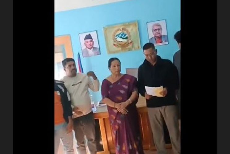नगर प्रमुख मीना लामाविरुद्धको अपमान र धम्कीको विरोधमा विश्व हिन्दू महासंघ हेटौँडाको ऐक्य