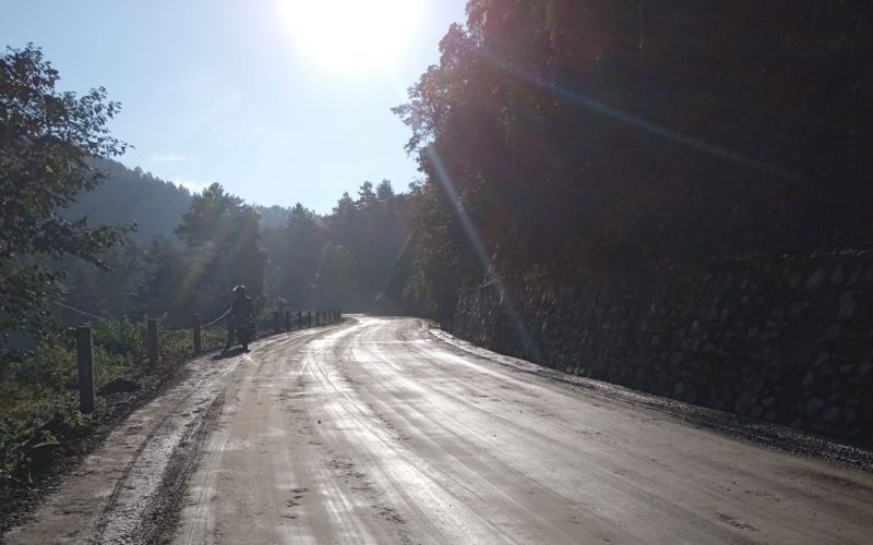 कुलेखानी–फाखेल सडकमा पिच कार्य तीव्र, महालक्ष्मी खोला किनारमा चिसोका कारण काम रोकियो