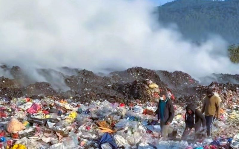 हेटौंडाको डम्पिङ साइट आगलागी उपमहानगरको लापरवाहीको परिणाम: सुनुवाइ नभए घेराउ गर्ने चेतावनी