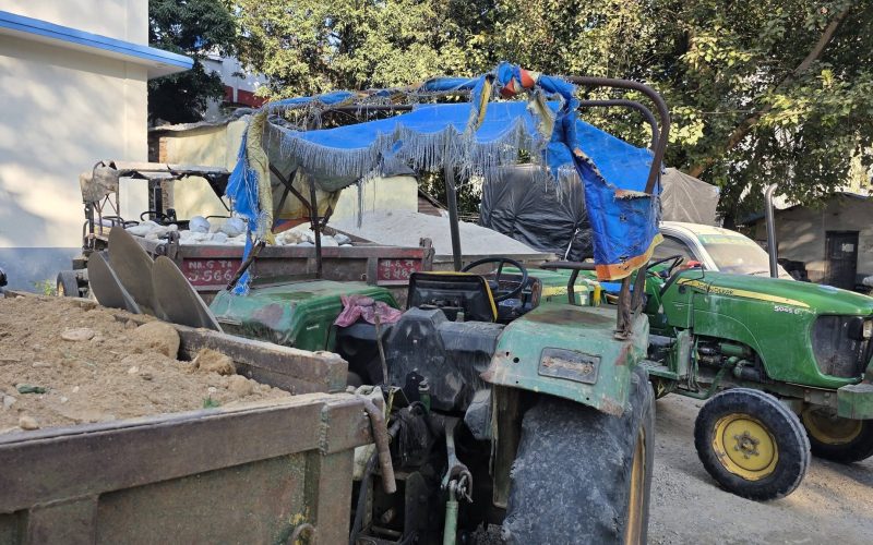 मकवानपुरमा अबैध नदीजन्य पदार्थ उत्खननमा संलग्न १३ ट्याक्टर नियन्त्रण