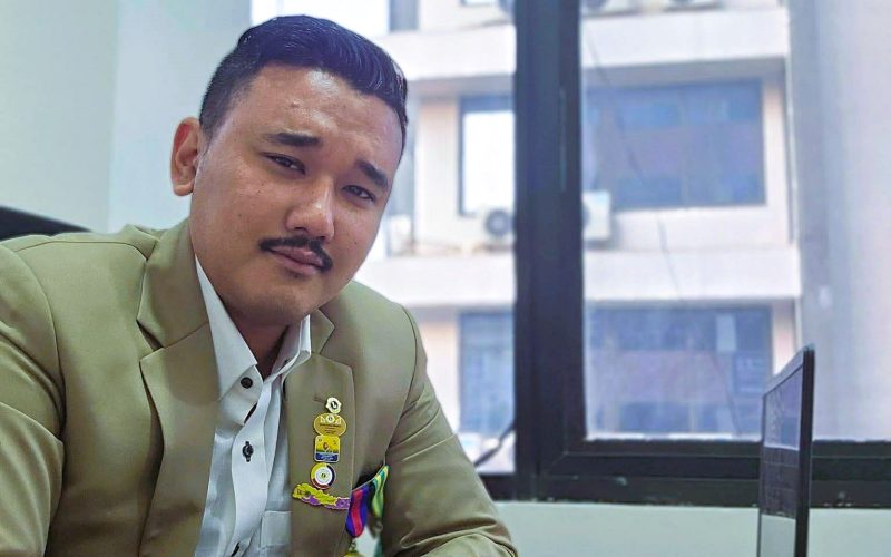 खैरो व्यापार र सुगर कारोबारमाथि दिभेष शाक्यको तीखो प्रहार: ‘सानालाई ऐन, ठूलालाई नजर’ भन्दै कवितामार्फत भ्रष्ट व्यवस्थामाथि प्रश्न