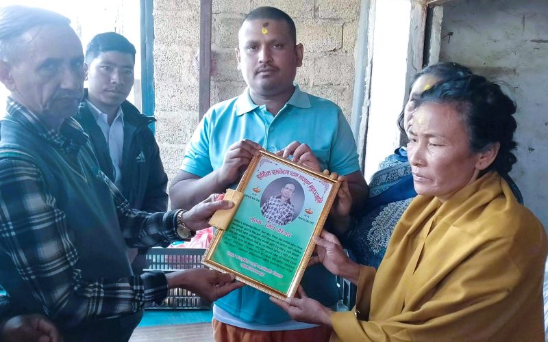 रमेश परियारप्रति नेकपा (माओवादी) मकवानपुरद्वारा श्रद्धाञ्जली, परिवारजनमा समवेदना