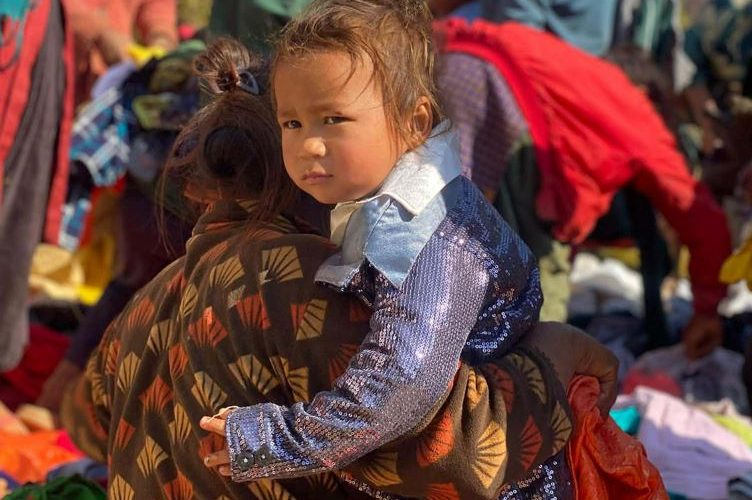 रोटर्याक्ट क्लब अफ हेटौडाद्वारा राक्सिराङ पञ्जनी–४ मा न्यानो कपडा तथा शैक्षिक सामग्री वितरण