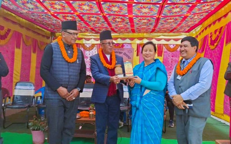 आधारभूत शिक्षाको महत्व र विद्यार्थी निरन्तरतामा जोड दिँदै मेयर मिना लामाद्वारा लक्ष्मी आधारभूत विद्यालयको प्रशंसा