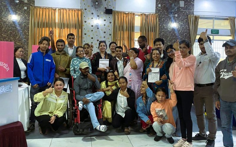 चितवनमा अपाङ्गता भएका व्यक्तिहरुका लागि मतदाता शिक्षा तथा नमुना मतदान कार्यक्रम सम्पन्न