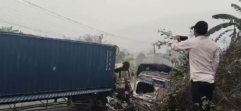 हेटौँडा–१९ नेवारपानीमा ट्रेलर र ट्रक ठोक्किँदा चालकको मृत्यु