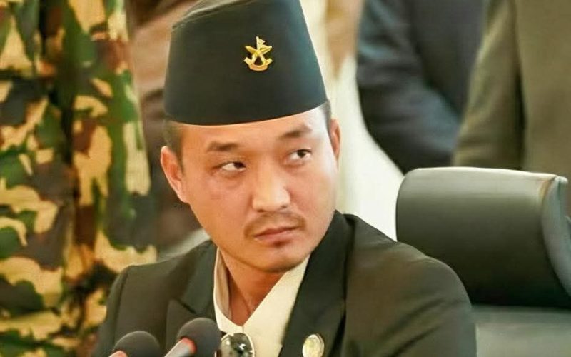 जेष्ठ नागरिकमाथि अभद्र व्यवहार गर्ने युवक पक्राउ, गृहमन्त्री सुदन गुरुङको चेतावनी—“कानुनभन्दा माथि कोही छैन”