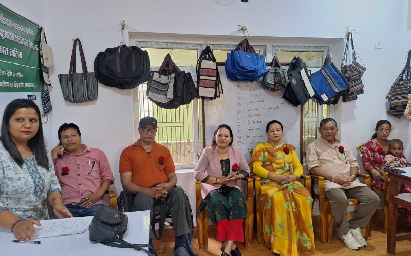अपाङ्गता भएका महिलाको सशक्तीकरणका लागि २० दिने झोला तथा ब्याग बनाउने तालिम सम्पन्न