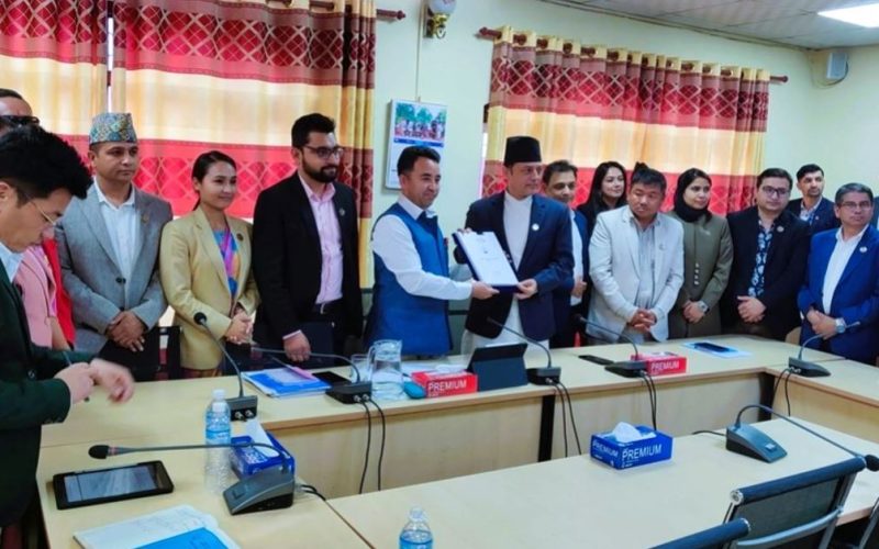 संसद् बैठकमा मोबाइल प्रयोगमा कडाइ गर्ने प्रस्ताव, नियमावली संशोधनको तयारी