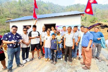 हिजो राक्सिराङ–३ मा आगलागी पीडित चेपाङ परिवारलाई नयाँ घर हस्तान्तरण