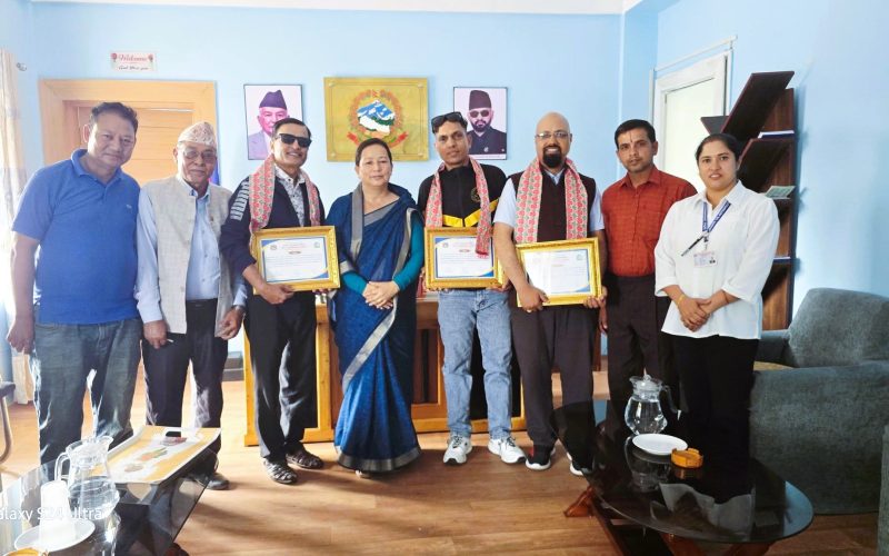 मेची–महाकाली साइकल यात्रामा सफलता पाउने टोलीलाई हेटौडामा सम्मान