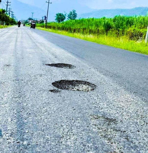 हेटौंडा–५ पिप्ले सडक विस्तारमा गुणस्तरमाथि प्रश्न : केही महिनामै खाल्टाखुल्टी, सामाजिक अभियन्ता विशालराज महतको आक्रोश