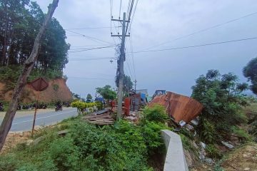 हेटौँडा–५ मा सार्वजनिक जग्गा अतिक्रमण हटाउन डोजर परिचालन, दर्जनौँ संरचना हटाइए