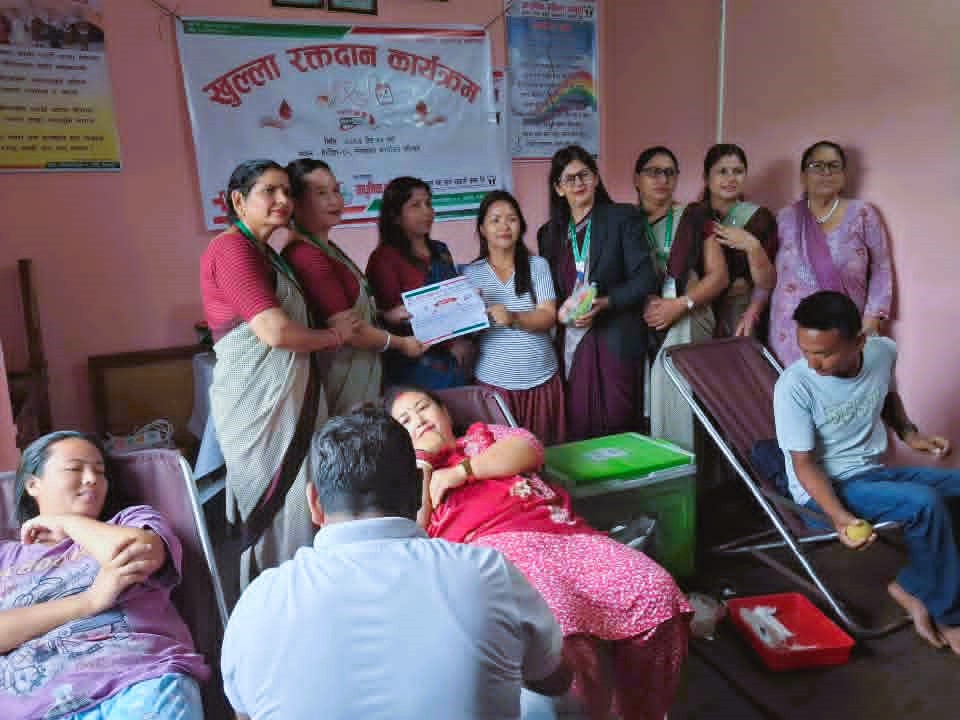 आधुनिक महिला जागृती सहकारीद्वारा आयोजित रक्तदान कार्यक्रममा ५० जनाले गरे रक्तदान