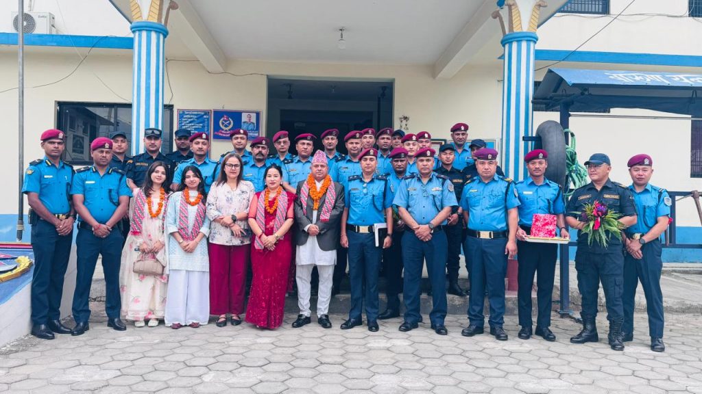 ३० वर्षे प्रहरी सेवा पूरा गरेका प्राविधिक प्रहरी वरिष्ठ नायव निरीक्षक ऋषिराज निरौलाको सम्मानसहित बिदाई