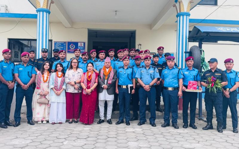 ३० वर्षे प्रहरी सेवा पूरा गरेका प्राविधिक प्रहरी वरिष्ठ नायव निरीक्षक ऋषिराज निरौलाको सम्मानसहित बिदाई