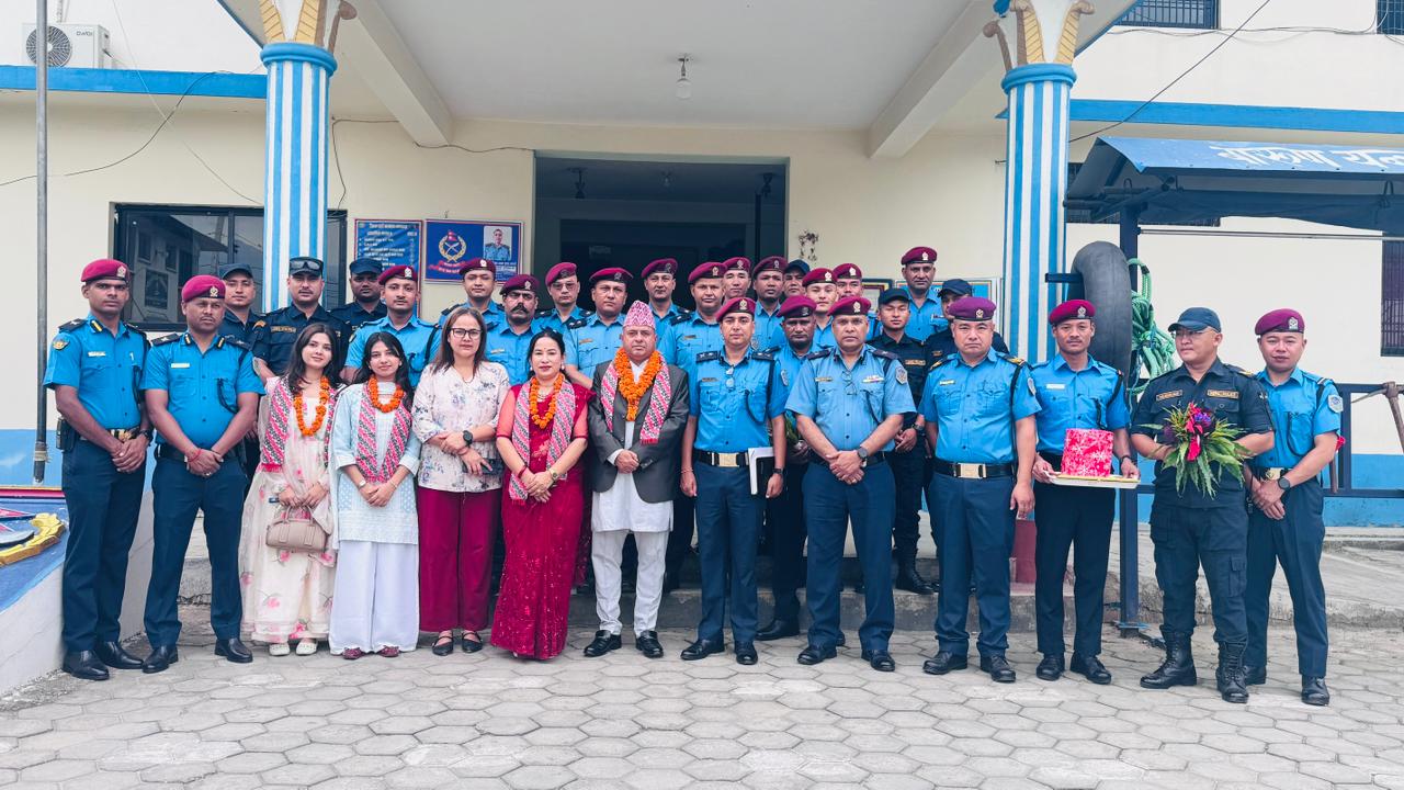 ३० वर्षे प्रहरी सेवा पूरा गरेका प्राविधिक प्रहरी वरिष्ठ नायव निरीक्षक ऋषिराज निरौलाको सम्मानसहित बिदाई