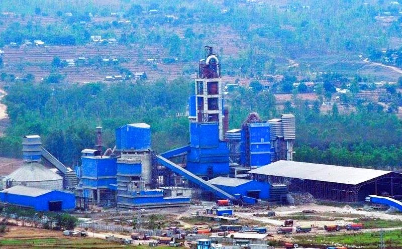 शिवम् सिमेन्ट उद्योगविरुद्ध स्थानीय आक्रोश: जनस्वास्थ्यमा खेलवाड गरेको आरोप, सार्वजनिक सुनुवाइको घोषणा