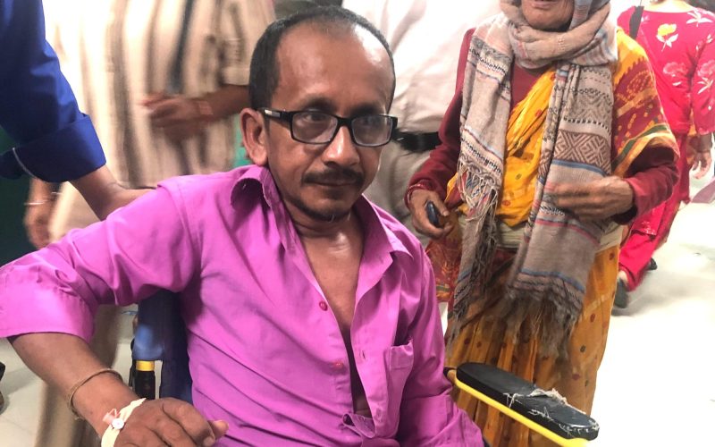 किङ कोब्राको टोकाइबाट घाइते सर्प उद्धारकर्ता राजेश थापाको स्वास्थ्यमा सुधार, आइसीयूबाट वार्डमा सार्ने तयारी