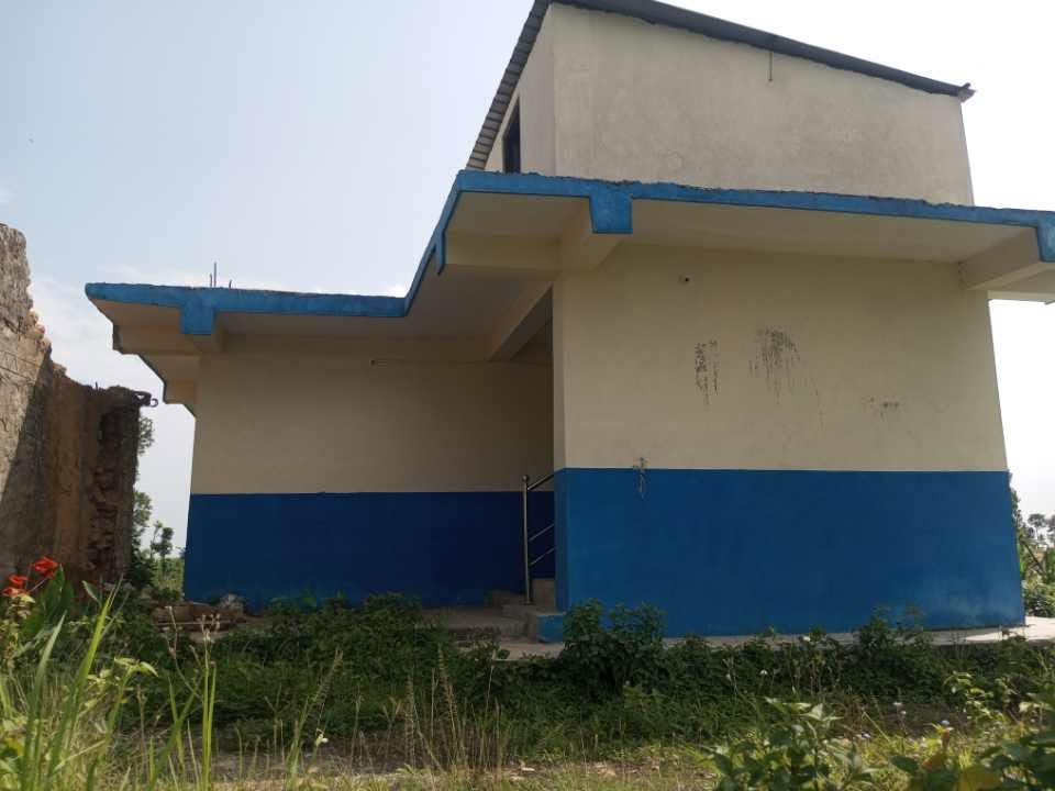 निर्माण भएको दुई वर्ष नपुग्दै देवकोट स्वास्थ्य केन्द्र बन्द, स्थानीय आधारभूत स्वास्थ्य सेवाबाट वञ्चित