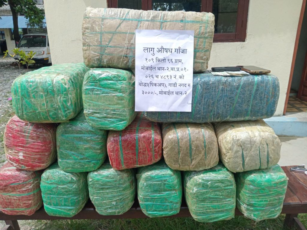 मकवानपुरमा १०९ किलोभन्दा बढी गाँजासहित दुई जना पक्राउ, पिकअप गाडी समेत नियन्त्रणमा
