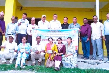 प्रहरी नायव निरीक्षकमा बढुवा भएका निर्दोष लामालाई दर्ज्यानी चिन्ह सुशोभन