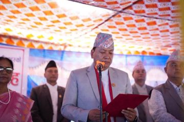 मकवानपुरगढीमा होमपाईप बोकेको ट्रक भिरमा खस्यो, चालकले हामफालेर जोगाए ज्यान