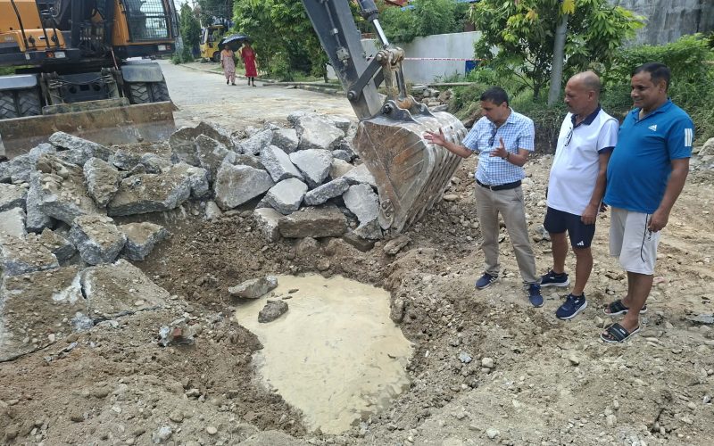 भैरवरोडको डुबान समस्या समाधान गर्न चिसापानी चोकमा भूमिगत ढल मर्मत सुरु