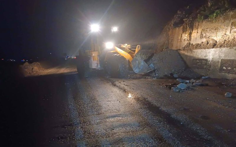 नाम्सी पुलमा खसेको पहिरो हटाइयो, मुग्लिन–नारायणगढ सडक सञ्चालनमा