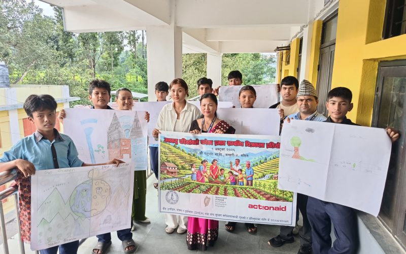 जलवायु परिवर्तनका असर चित्रमार्फत उजागर गर्दै विद्यार्थी, मकवानपुर महिला उत्थान समाजद्वारा मनहरीमा चित्रकला प्रतियोगिता