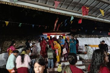 फूलपातीमा चुरियामाई मन्दिरमा भक्तजनको उपस्थिति, विगतको तुलनामा यस वर्ष चहलपहल कम