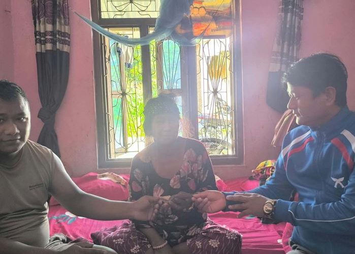 क्यान्सर पीडित कौशिलाको उपचारका लागि कांग्रेस राक्सिराङ–४ द्वारा २५ हजार २५ रुपैयाँ सहयोग