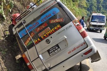 मकवानपुरको बाद्रेभीरमा यात्रुवाहक ईभी दुर्घटना, ११ जना घाइते; गम्भीर घाइते एक जनालाई चितवन रिफर